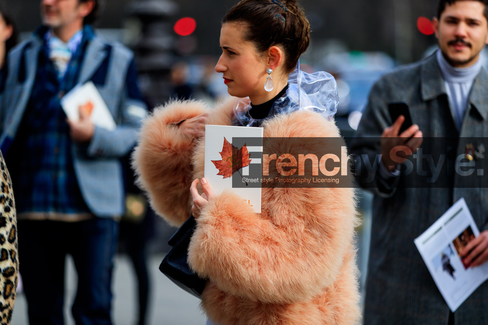 earrings, fur jacket, pink fur, street style, jonathan paciullo, FW, frenchystyle, fashion week, PFW, PARIS, AUTUMN WINTER 2018-2019, FALL WINTER 2018-2019, FW 18-19, horizontal, atmosphere details