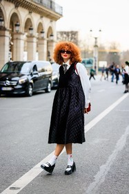 black dress, mini dress, silk dress, white shirt, curl hair, ginger hair, red lips, black sunglasses, black socks, black derbies, white derbies, black tie, fashion week, frenchystyle, FW, jonathan paciullo, street style, AUTUMN WINTER 2022-2023, FALL WINTER 2022_2023, FW 22-23, PFW, PARIS, vertical, full length
