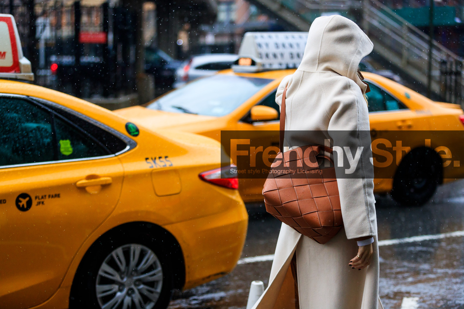 beige coat, brown bag, graphic bag, hood, leather bag, loewe, street style, jonathan paciullo, FW, frenchystyle, fashion week, NYFW, NEW YORK, AUTUMN WINTER 2018-2019, AW 18-19, FALL WINTER 2018-2019, FW 18-19, atmosphere details, horizontal, detail, camille charriere