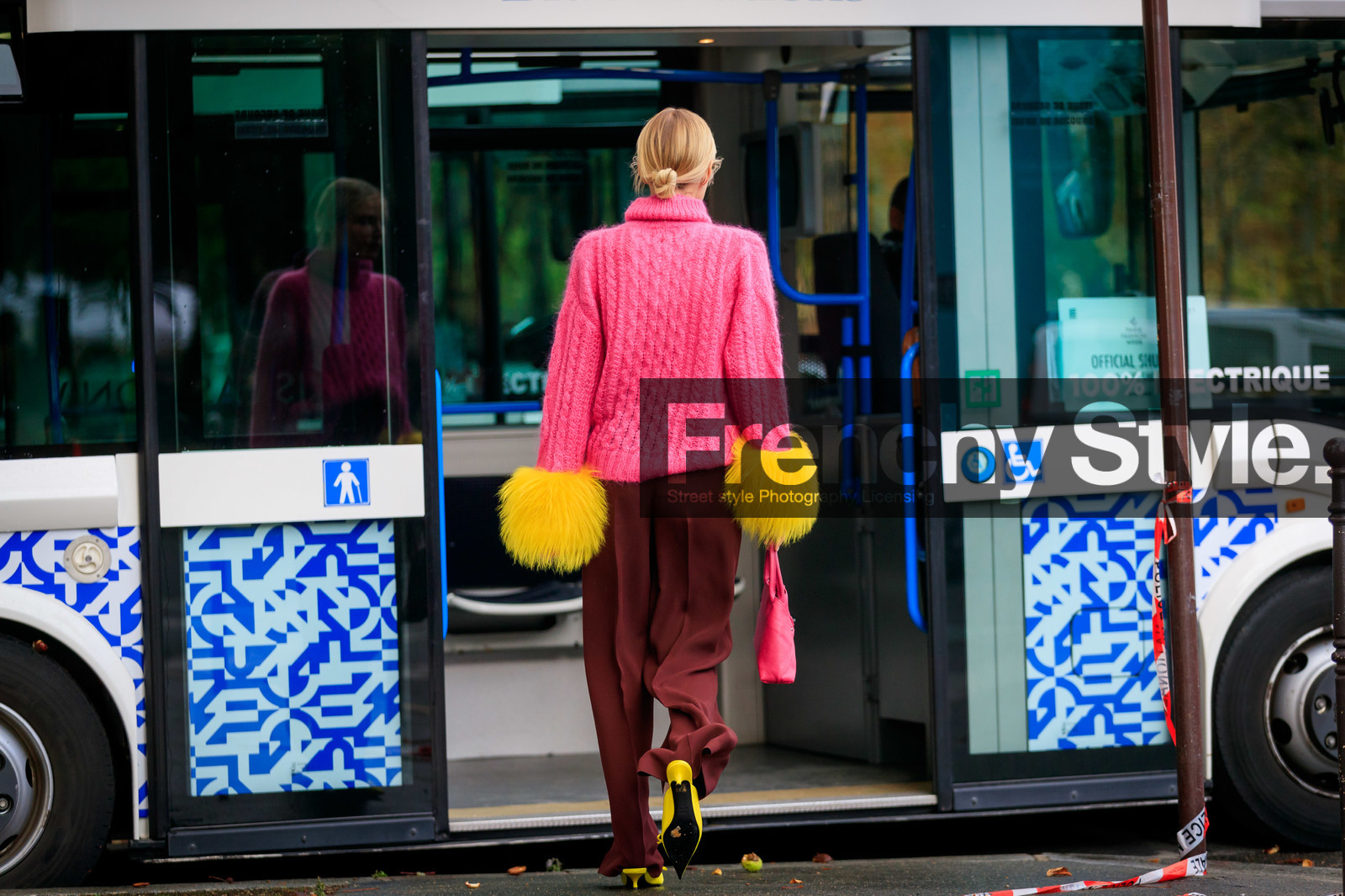 leonie hanne, balenciaga sunglasses, futurist shape sunglasses, purple sunglasses, mirror sunglasses, pink pullover, turtleneck pullover, pink leather bag, hand bag, feather details pullover, feather details, yellow pullover, burgundy pants, tailored pants, yellow leather shoes, sharp end shoes, knot details shoes, flat shoes, PARIS, PFW, SPRING SUMMER 2020, SS 20, fashion week, frenchystyle, FW, jonathan paciullo, street style, horizontal, atmosphere details, full length