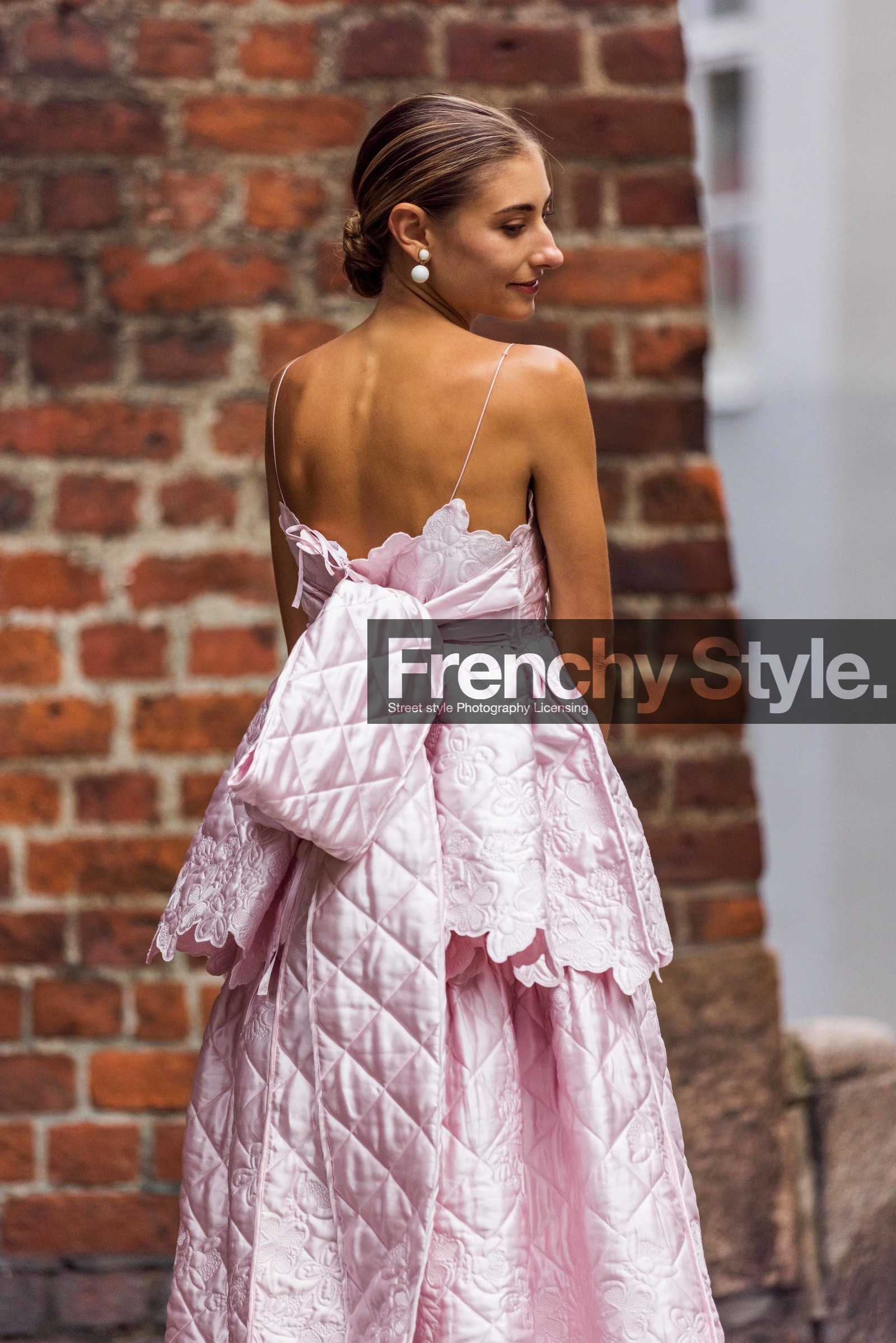 Jenny M Walton, light pink dress, pink dress, ruffle dress, sleeveless dress, embroidered dress, knot details, knoted dress, back details, quilted dress, fashion week, frenchystyle, FW, jonathan paciullo, street style, SPRING SUMMER 2022, SS 22, COPENHAGEN, CPHFW, vertical, atmosphere details