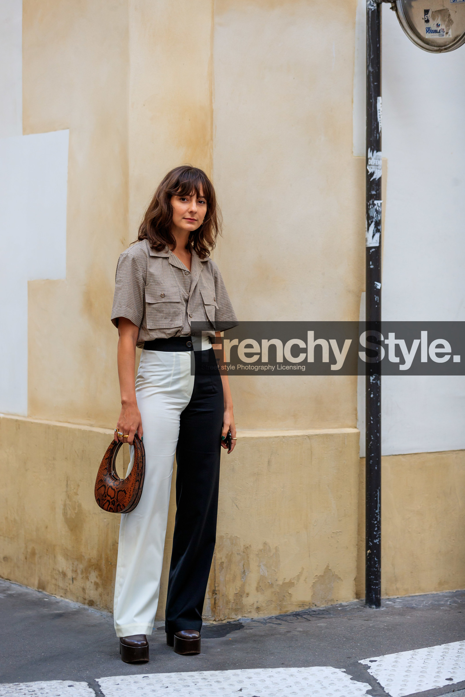alyssa coscarelli, beige shirt, checked shirt, short sleeves shirt, white pants, black pants, bicolor pants, flare pants, brown leather bag, brown leather boots, coperni bag, animal skin bag, hand bag, platform shoes, PARIS, PFW, SPRING SUMMER 2020, SS 20, fashion week, frenchystyle, FW, jonathan paciullo, street style, vertical, full length