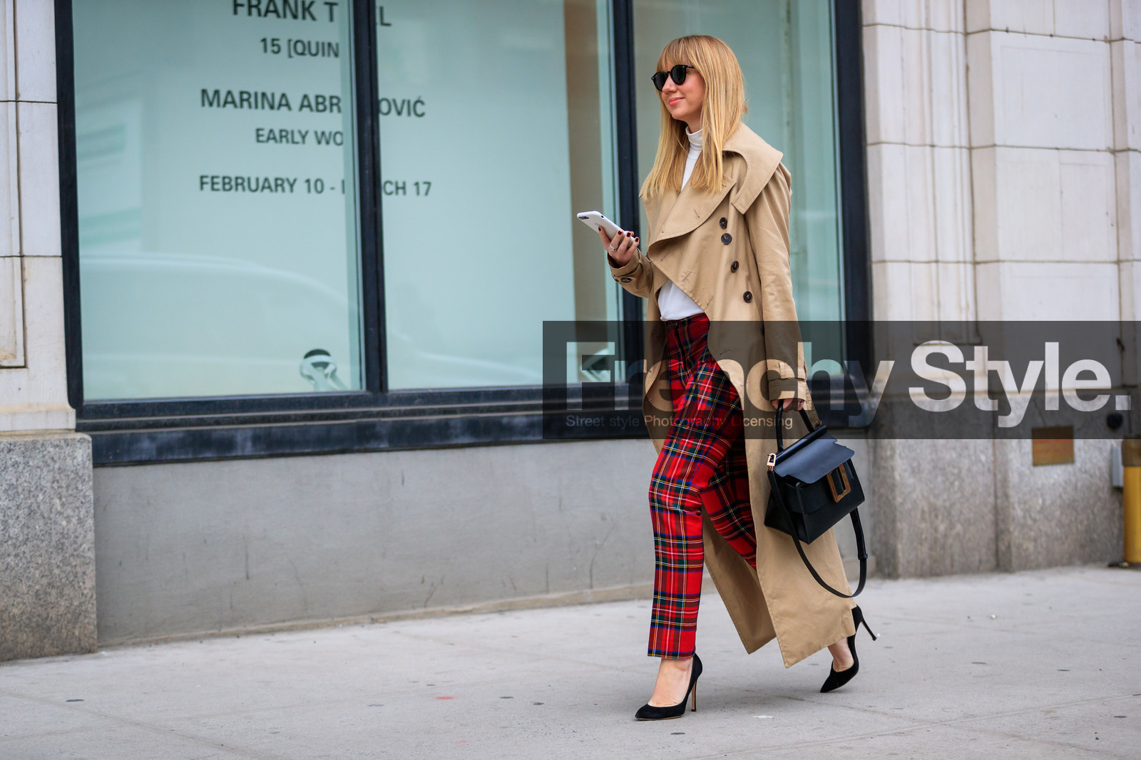 beige coat, black bag, black shoes, checked, checked pants, graphic pants, high heels, leather bag, leather shoes, plaid, printed pants, red pants, sunglasses, tartan, trench coat, trousers, white sweater, street style, jonathan paciullo, FW, frenchystyle, fashion week, NYFW, NEW YORK, AUTUMN WINTER 2018-2019, AW 18-19, FALL WINTER 2018-2019, FW 18-19, atmosphere details, horizontal, full length, lisa aiken