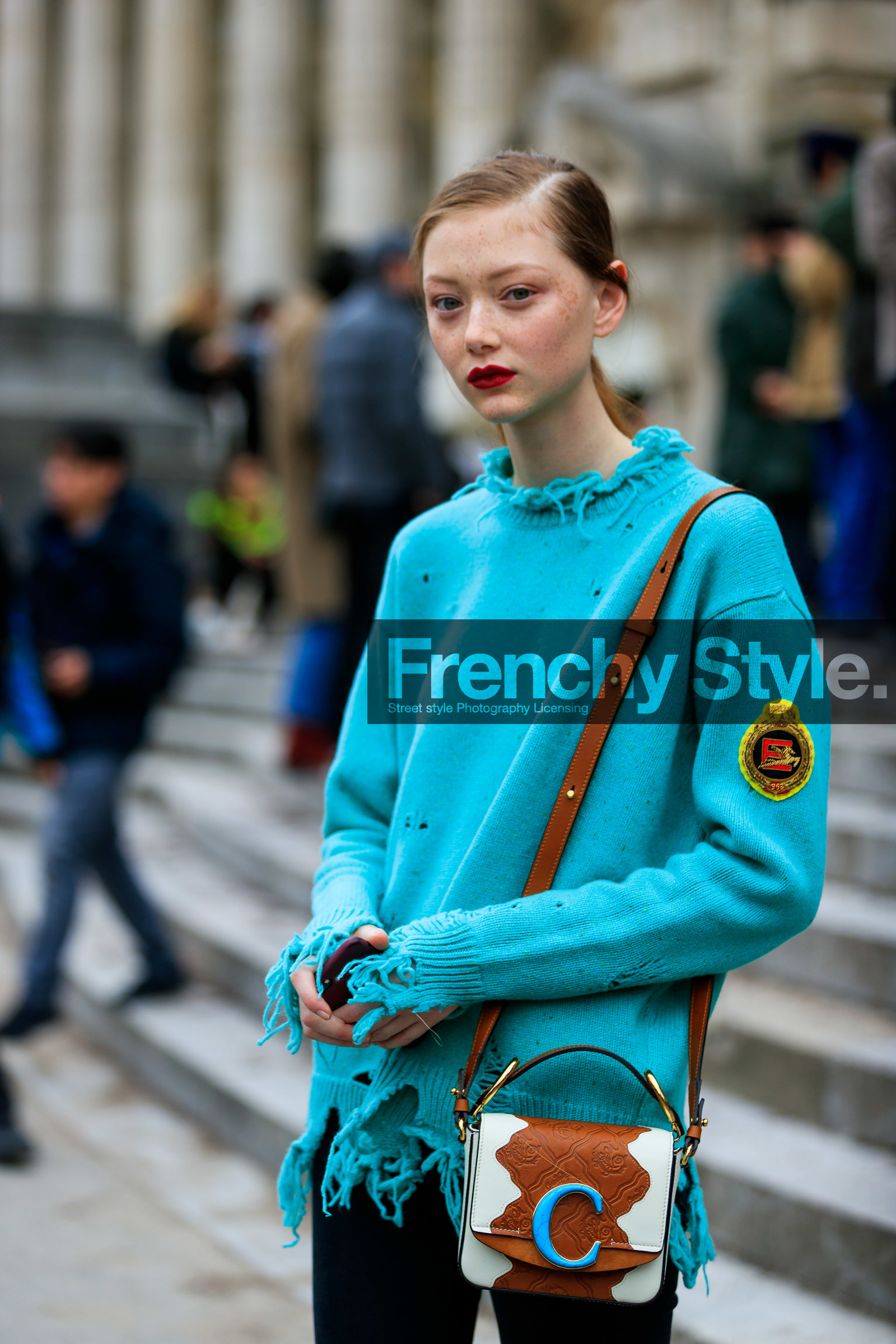 blue sweater, brown bag, freckles, graphic bag, leather bag, model, ponytail, printed bag, red lips, PARIS, PFW, street style, jonathan paciullo, FW, frenchystyle, fashion week, AUTUMN WINTER 2019-2020, AW 19-20, FALL WINTER 2019-2020, FW 19-20, vertical, atmosphere details, detail