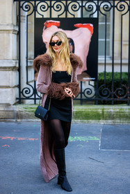 chanel handbag, black handbag, mini bag, mini dress, black dress, black stockings, black boots, blond hair, black sunglasses, purple cape, knitted coat, furry cape, jessie andrews, street style, jonathan paciullo, FW, frenchystyle, fashion week, AUTUMN WINTER 2022-2023, FALL WINTER 2022_2023, FW 22-23, PFW, PARIS, full length, vertical