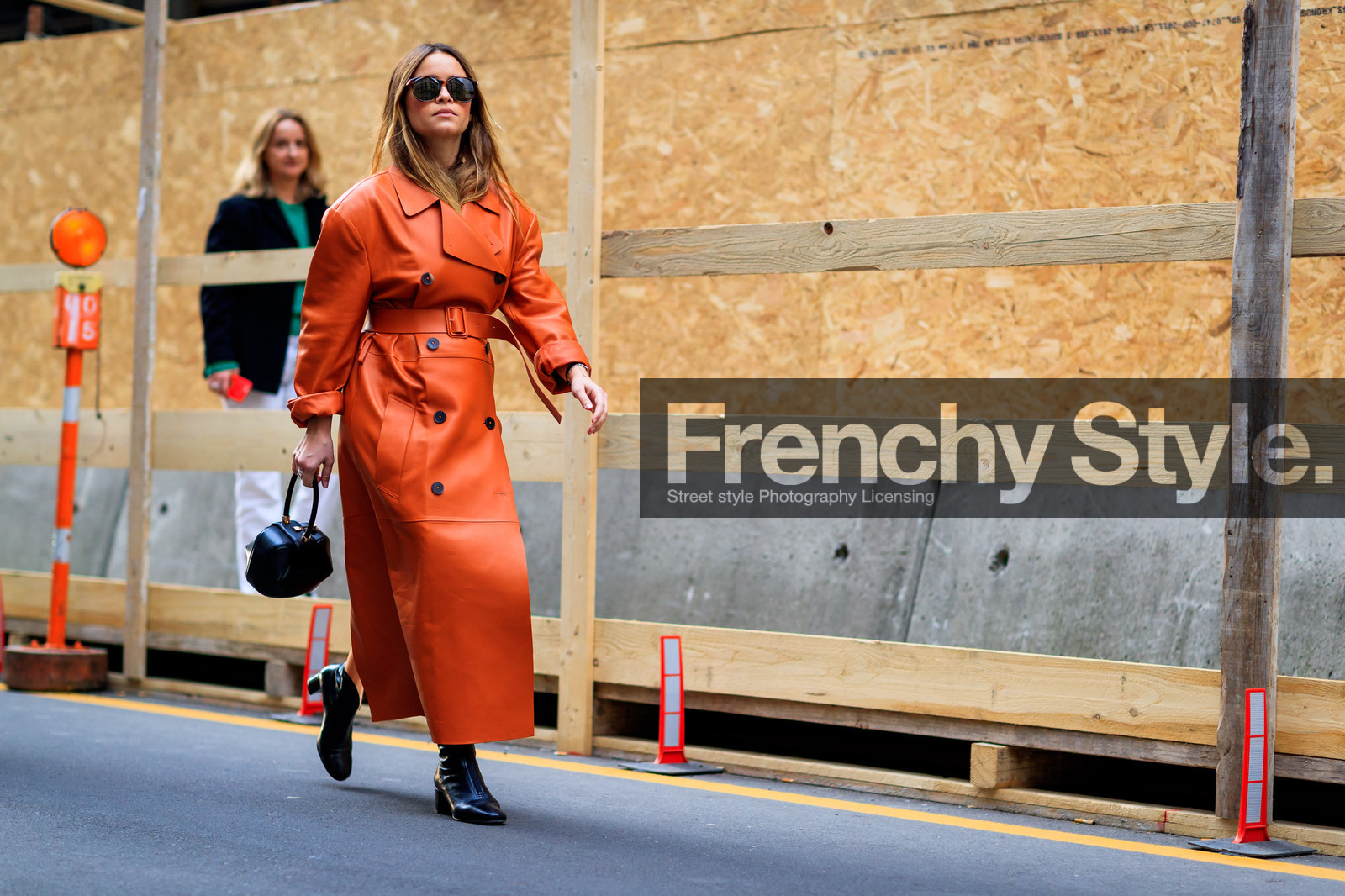 atmosphere details, AUTUMN WINTER 2017-2018, AW 17-18, belted coat, black bag, black shoes, FALL WINTER 2017-2018, fashion week, frenchystyle, full length, FW, FW 17-18, horizontal, jonathan paciullo, leather bag, leather coat, leather shoes, MFW, MILAN, mira duma, miroslava duma, orange coat, street style, sunglasses, trench coat