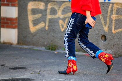 miu miu boots, red pullover, red leather boots, blue leather boots, cowboy boots, blue jeans, embroidered jeans, kitten heels boots, fashion week, frenchystyle, FW, jonathan paciullo, street style, MFW, MILAN, AUTUMN WINTER 2020-2021, FALL WINTER 2020-2021, FW 20-21, horizontal, atmosphere details, detail