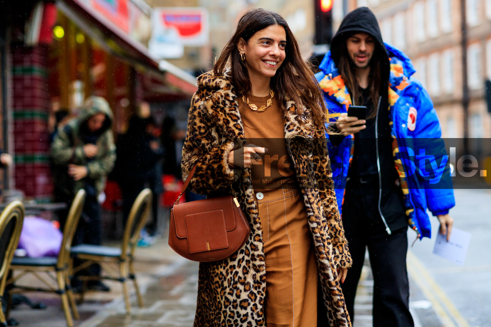 animal print, brown bag, brown fur, camel pants, camel sweater, Fur coat, giorgia tal, graphic jacket, leather bag, leopard, necklace, printed jacket, tone on tone, total look brown, trousers, LONDON, LFW, fashion week, frenchystyle, FW, jonathan paciullo, street style, AUTUMN WINTER 2019-2020, AW 19-20, FW 19-20, FALL WINTER 2019-2020, horizontal, atmosphere details, detail