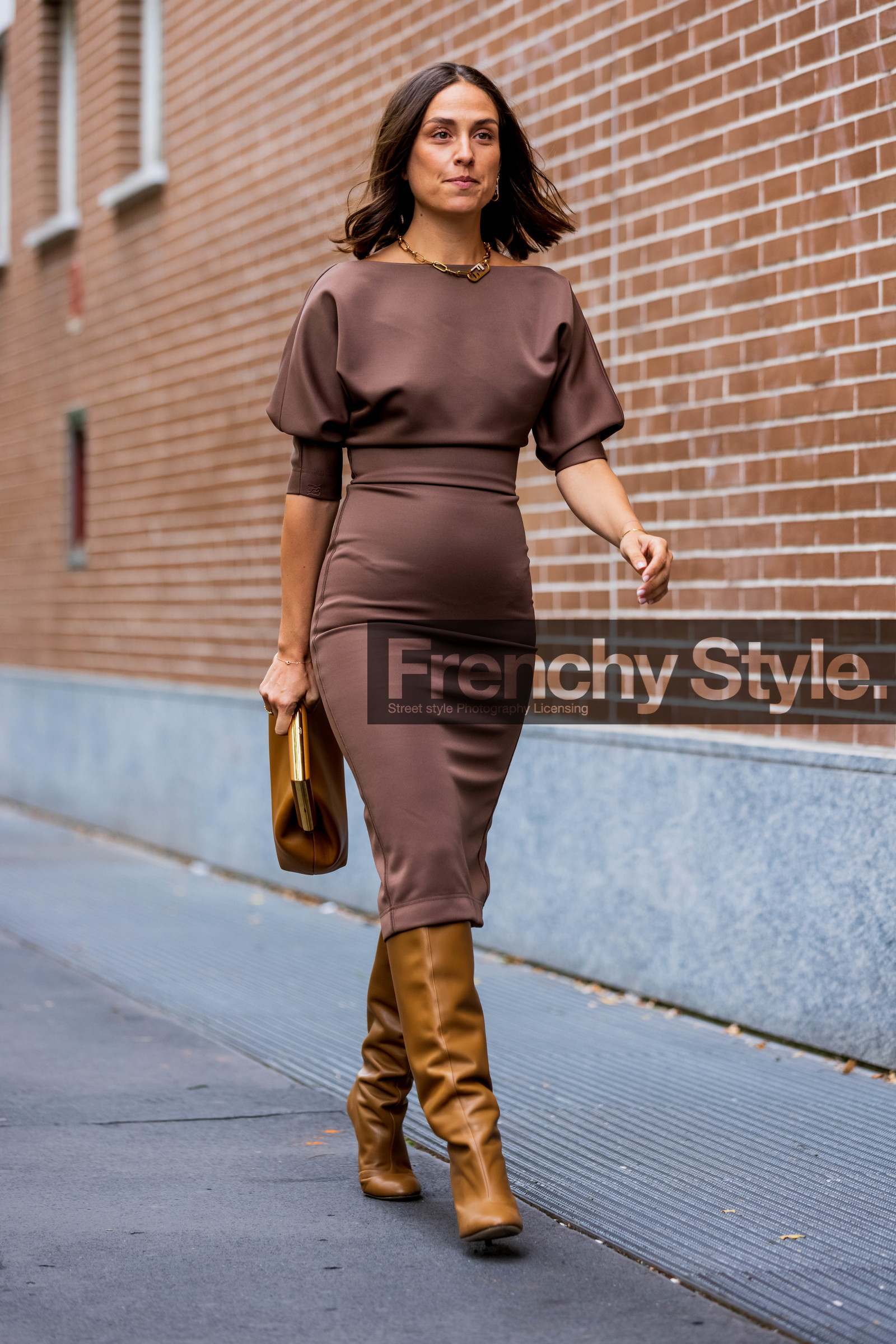 bag, boots, brown dress, brown monochrome, camel bag, camel boots, dress, fendi look, Karina Nigay, monochrome, fashion week, frenchystyle, FW, jonathan paciullo, street style, MFW, MILAN, SPRING SUMMER 2022, SS 22, vertical, full length