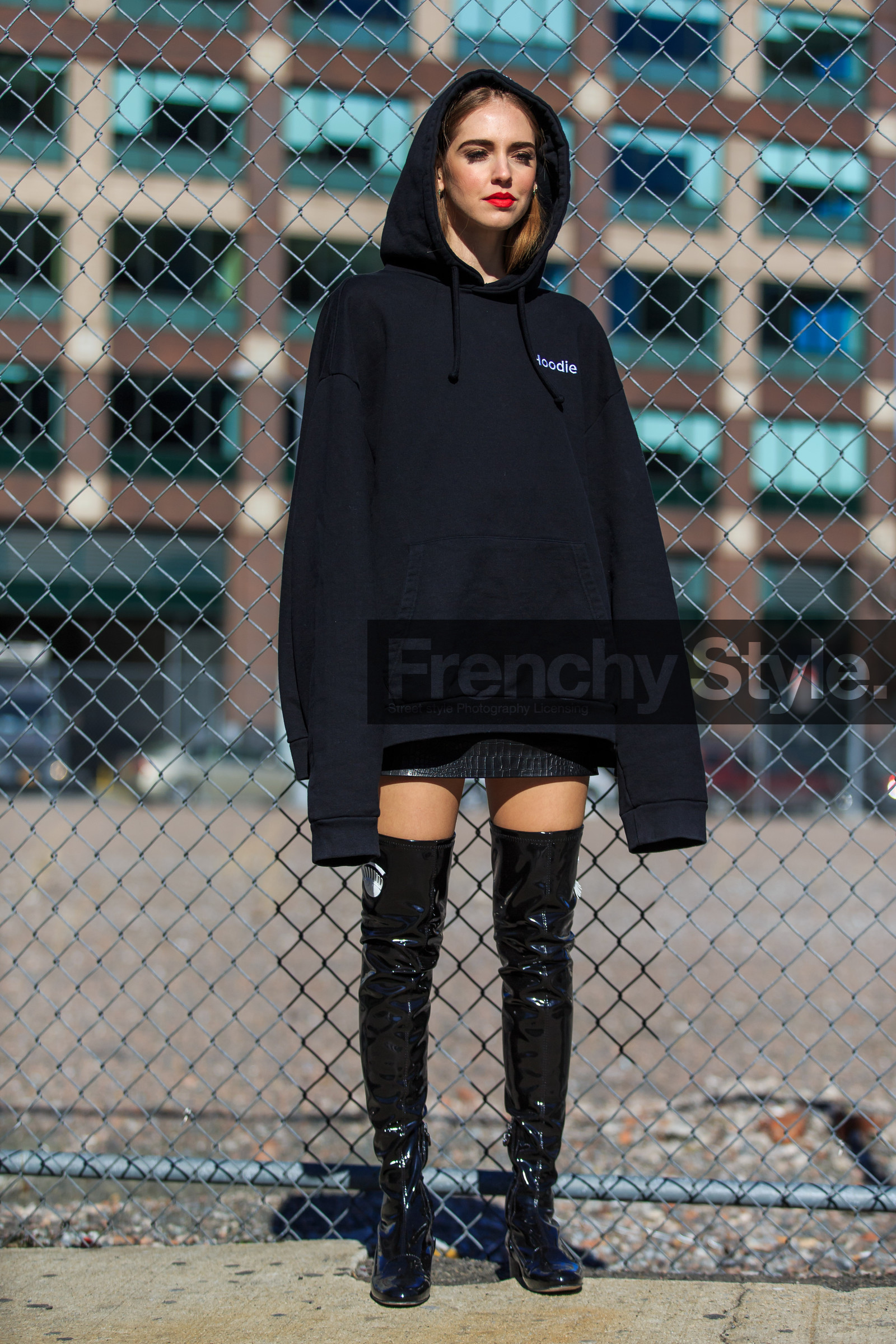 AUTUMN WINTER 2016-2017, AW 16-17, black boots, black sweater, chiara ferragni, christian dior, fashion week, frenchystyle, full length, FW, FW 16-17, high boots, hood, hoodie, jonathan paciullo, leather boots, message, NEW YORK, NYFW, red lips, street style, varnished leather shoes, vertical, vêtements, woman