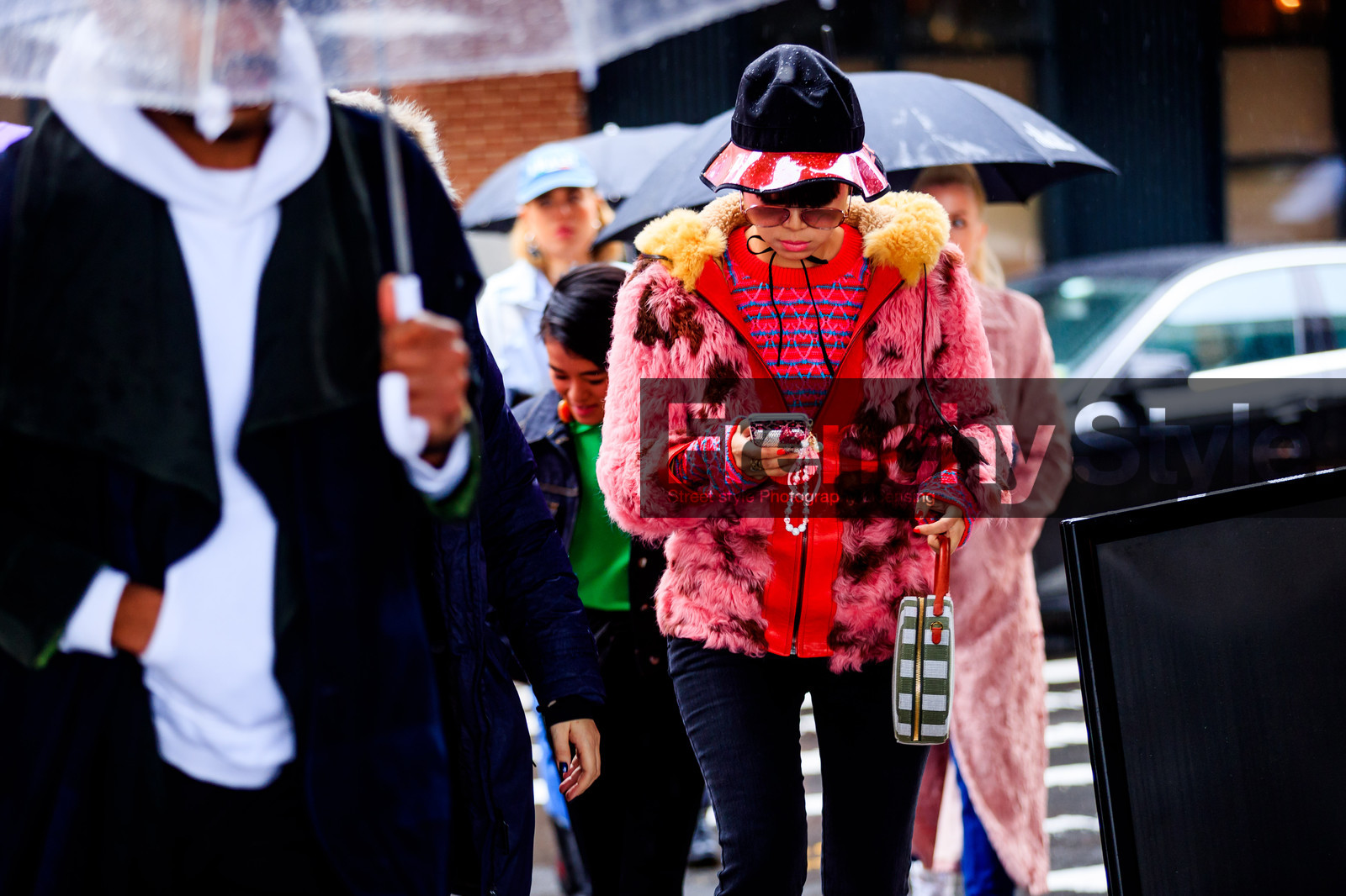black denim, black hat, denim pants, fur jacket, fuschia, graphic bag, graphic jacket, graphic sweater, green bag, jeans, leather bag, miu miu, pink fur, pink jacket, printed bag, printed jacket, printed sweater, red, red sweater, shearling, striped bag, sunglasses, trousers, street style, jonathan paciullo, FW, frenchystyle, fashion week, NYFW, NEW YORK, AUTUMN WINTER 2018-2019, AW 18-19, FALL WINTER 2018-2019, FW 18-19, atmosphere details, horizontal, detail, leaf greener