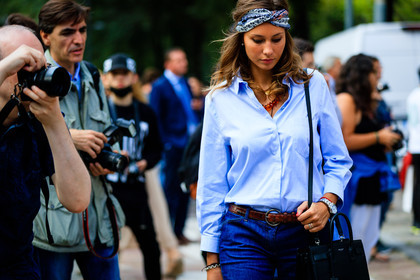 atmosphere details, black bag, blue denim, blue shirt, brown belt, denim pants, detail, fashion week, frenchystyle, FW, headband, horizontal, jeans, jonathan paciullo, leather bag, leather belt, MFW, MILAN, SPRING SUMMER 2017, SS 17, street style, trousers