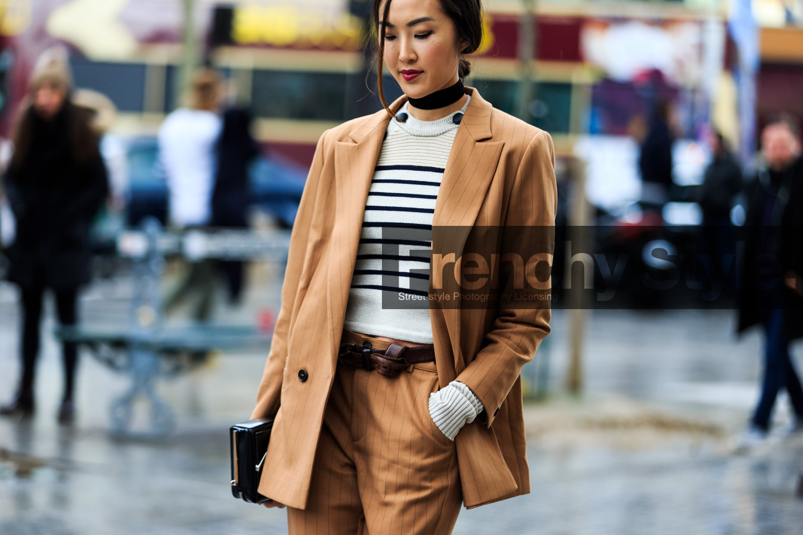 atmosphere details, AUTUMN WINTER 2016-2017, AW 16-17, black scarf, blazer, brown belt, camel jacket, camel pants, camel suit, Chriselle Lim, detail, FALL WINTER 2016-2017, fashion week, frenchystyle, FW, FW 16-17, geometric, graphic sweater, horizontal, jonathan paciullo, leather belt, PARIS, PFW, red lips, street style, striped suit, striped sweater, stripes, trousers