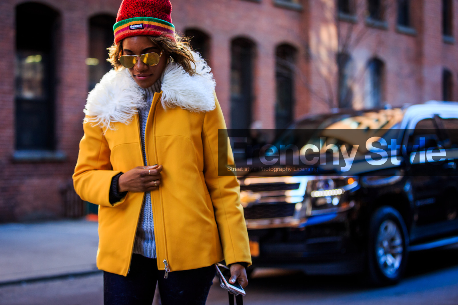 atmosphere details, AUTUMN WINTER 2016-2017, AW 16-17, detail, fashion week, frenchystyle, fur collar, FW, FW 16-17, horizontal, jonathan paciullo, mirror effect, NEW YORK, NYFW, red beanie, street style, sunglasses, supreme, white fur, woman, yellow coat