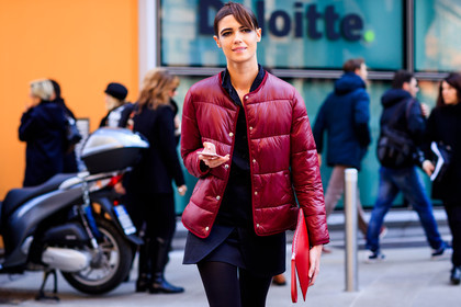 atmosphere details, AUTUMN WINTER 2017-2018, AW 17-18, black skirt, detail, down jacket, FALL WINTER 2017-2018, fashion week, frenchystyle, FW, FW 17-18, horizontal, jonathan paciullo, leather bag, MFW, MILAN, model, red bag, red jacket, street style
