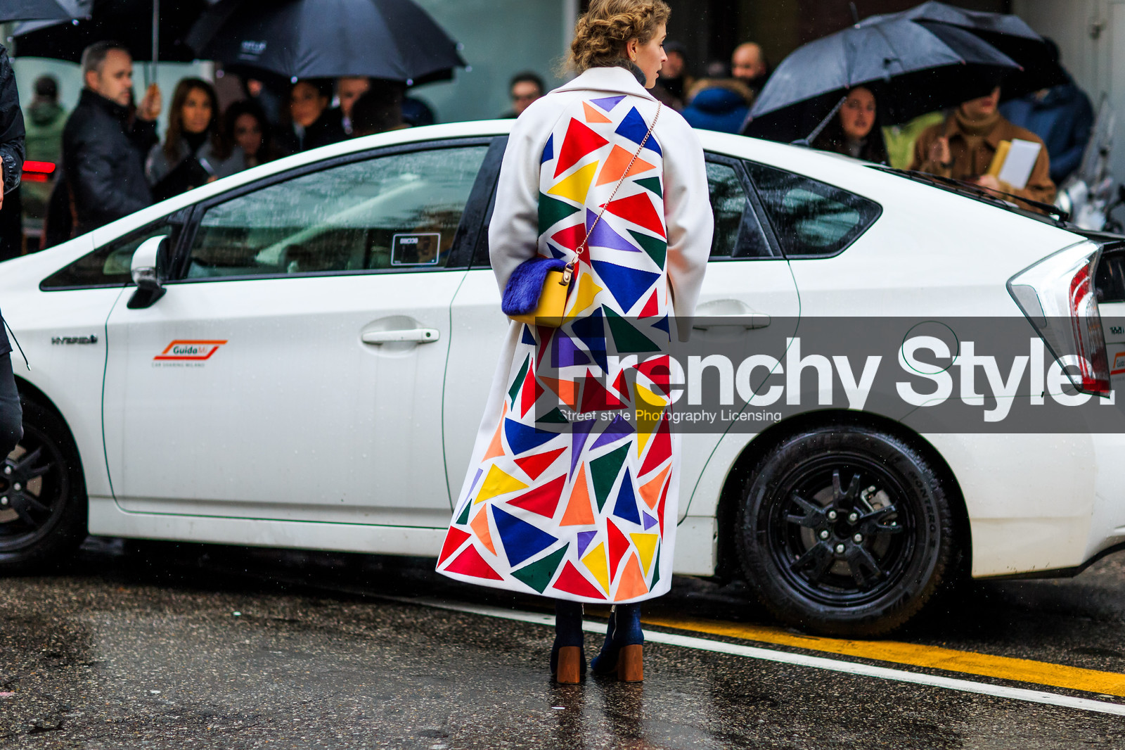 atmosphere details, AUTUMN WINTER 2016-2017, AW 16-17, braids, denim boots, denim shoes, FALL WINTER 2016-2017, fashion week, frenchystyle, full length, fur bag, FW, FW 16-17, geometric, graphic coat, high heels, horizontal, jonathan paciullo, leather bag, LFW, LONDON, MENSWEAR, patchwork, purple fur, street style, umbrella, white coat, yellow bag