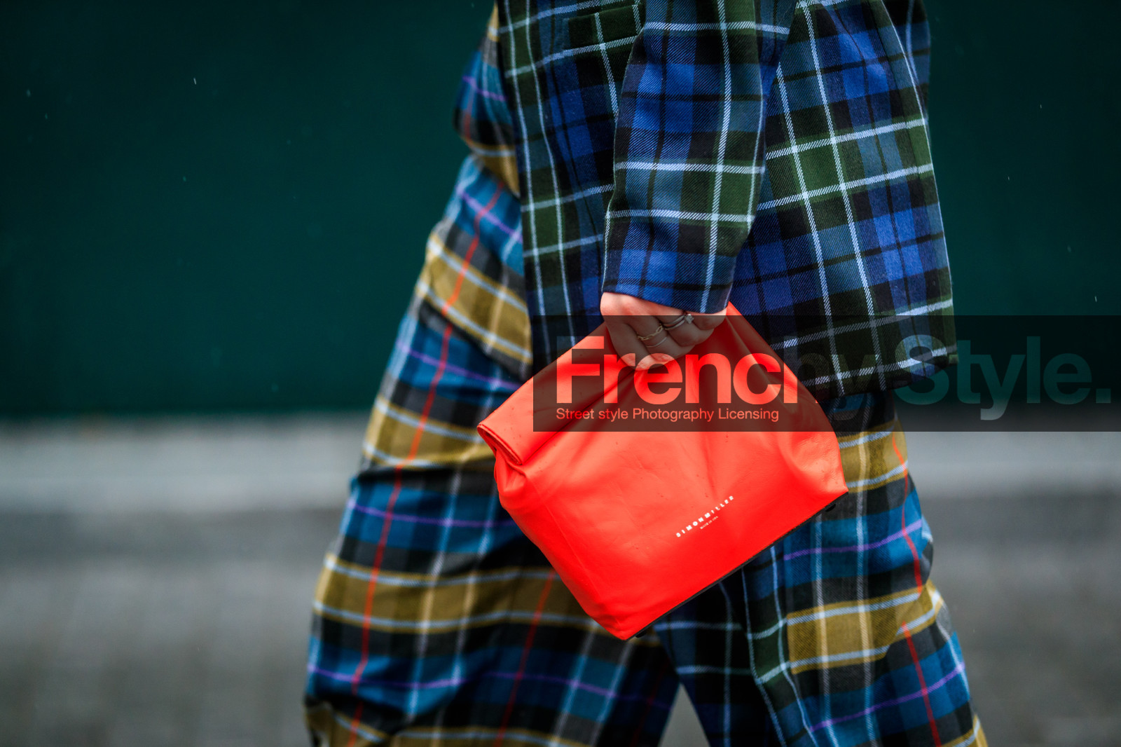 blazer, blue jacket, blue pants, blue suit, checked, checked suit, graphic jacket, graphic pants, graphic suit, leather bag, plaid, printed jacket, printed pants, printed suitcase, red bag, tartan, trousers, street style, jonathan paciullo, FW, frenchystyle, fashion week, NYFW, NEW YORK, AUTUMN WINTER 2018-2019, AW 18-19, FALL WINTER 2018-2019, FW 18-19, atmosphere details, horizontal, detail, lisa aiken