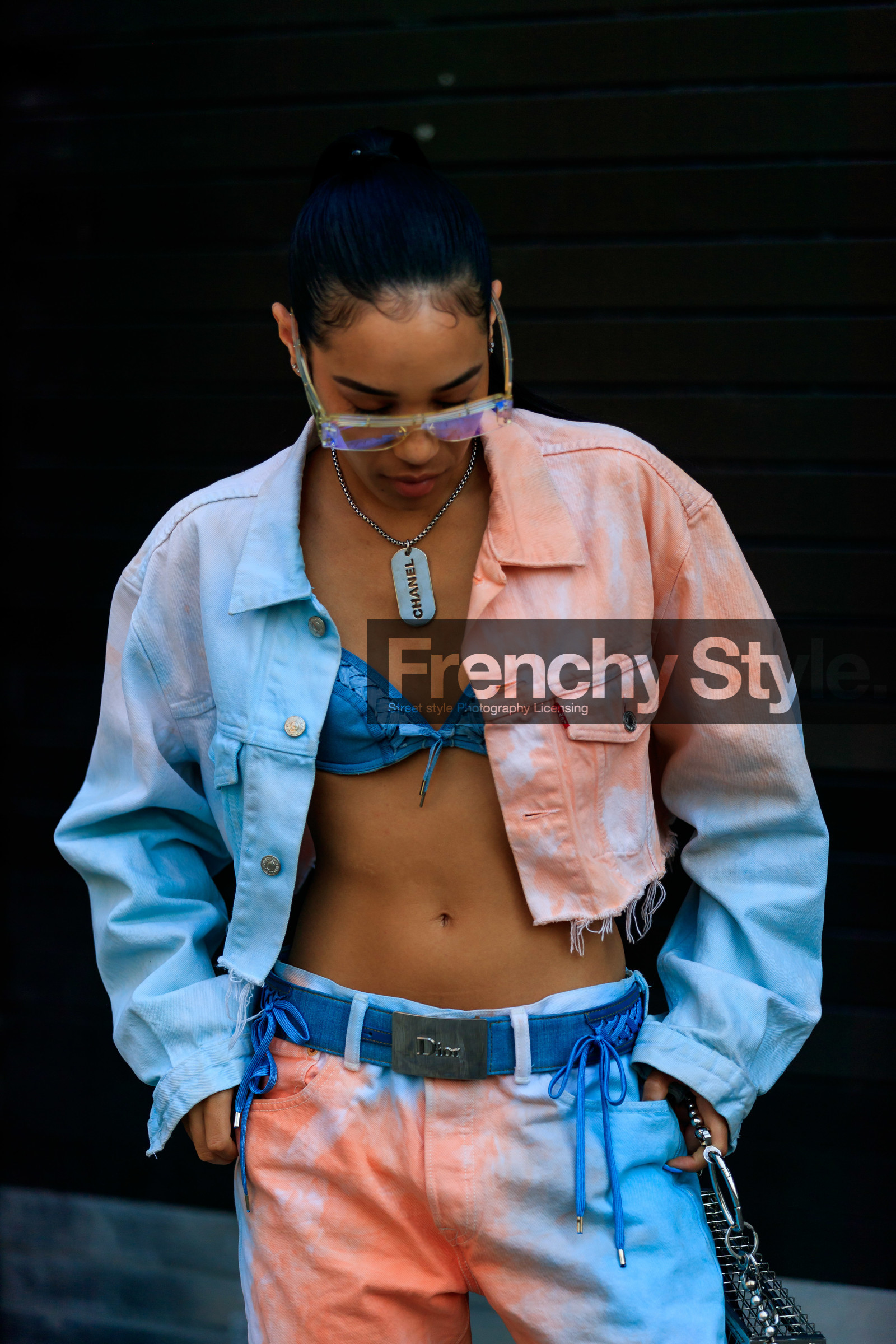 aleali may, blue belt, blue denim, bra, chanel, christian dior, denim jacket, denim pants, graphic jacket, graphic pants, jeans, metallic bag, necklace, printed jacket, printed pants, sunglasses, tie & die, trousers, street style, jonathan paciullo, FW, frenchystyle, fashion week, NEW YORK, NYFW, SPRING SUMMER 2020, SS 20, vertical, detail, atmosphere details