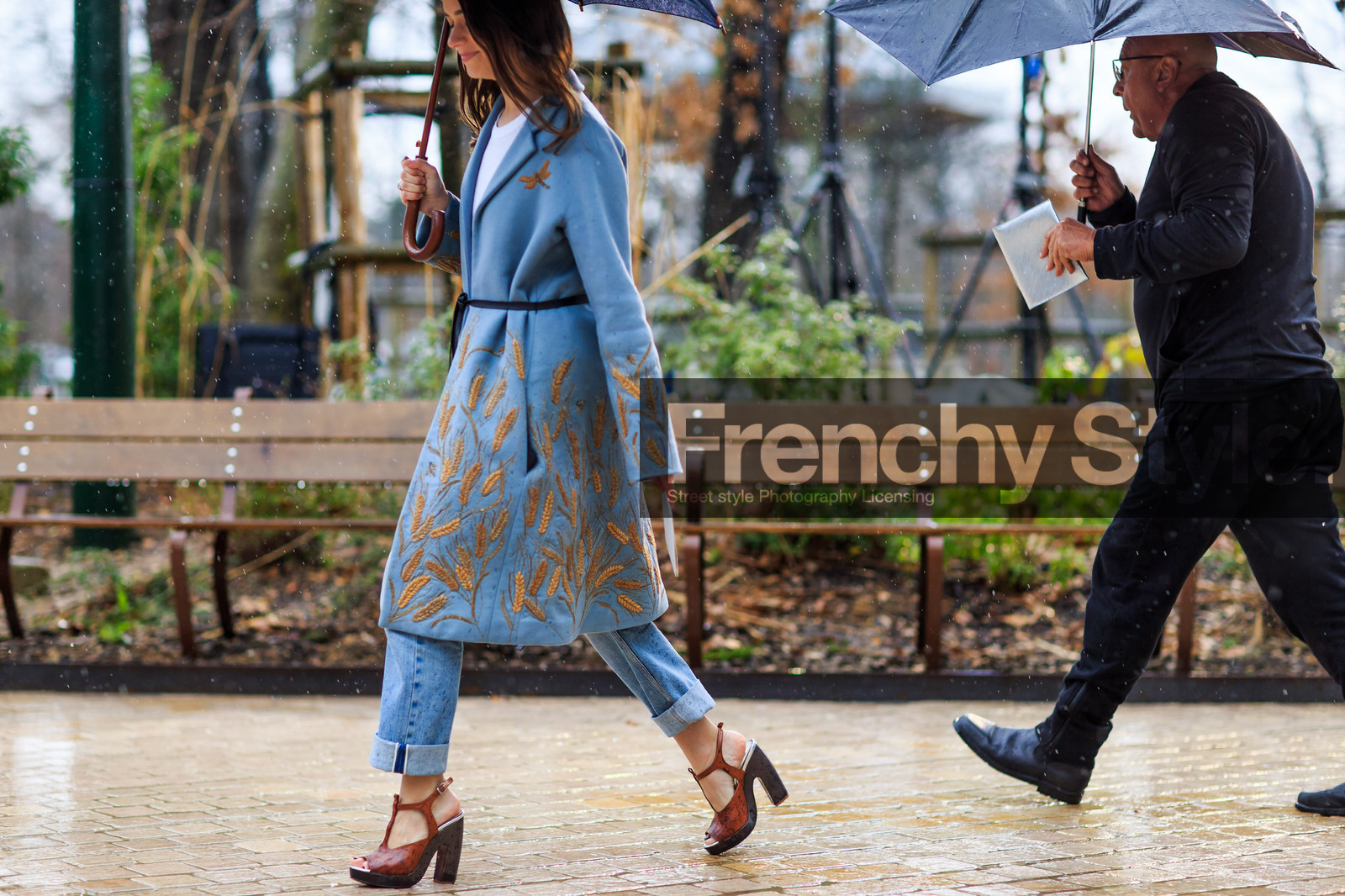 atmosphere details, AUTUMN WINTER 2016-2017, AW 16-17, belted coat, blue coat, blue denim, brown shoes, denim pants, detail, embroidered coat, FALL WINTER 2016-2017, fashion week, frenchystyle, FW, FW 16-17, high heels, horizontal, jeans, jonathan paciullo, leather shoes, PARIS, PFW, street style, trousers