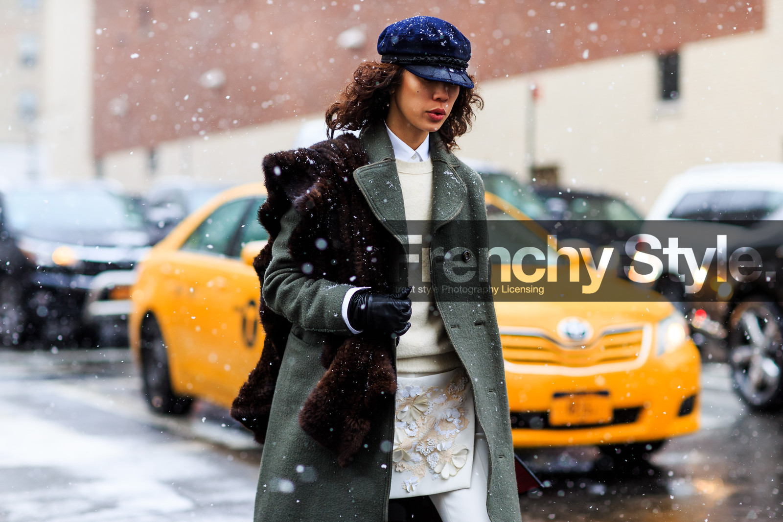 atmosphere details, AUTUMN WINTER 2016-2017, AW 16-17, beige knit, blue cap, blue hat, brown fur, brown scarf, detail, embroideries, fashion week, frenchystyle, fur scarf, FW, FW 16-17, horizontal, jonathan paciullo, kaki coat, military, NEW YORK, NYFW, overcoat, street style, trousers, white pants, white shirt, woman