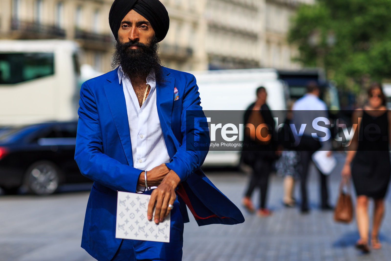 atmosphere details, blue jacket, blue pants, blue suit, detail, fashion week, frenchystyle, FW, horizontal, jonathan paciullo, louis vuitton, MENSWEAR, PARIS, PFW, SPRING SUMMER 2017, SS 17, street style, trousers, white shirt