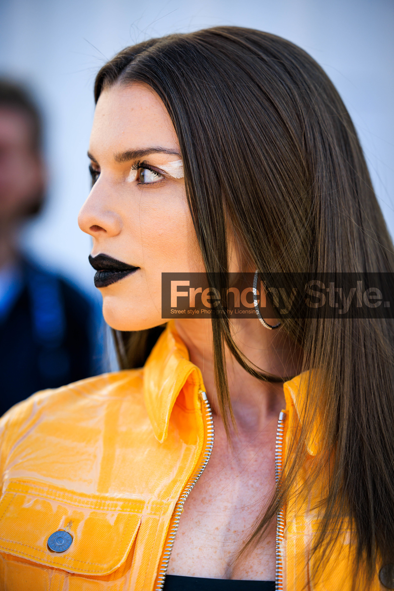 close up, details, make up, black lips, white eyeshadow, big loop earrings, julia fox, fashion week, frenchystyle, FW, jonathan paciullo, street style, MFW, MILAN, FALL WINTER 2022_2023, AUTUMN WINTER 2022-2023, FW 22-23, vertical, atmosphere details