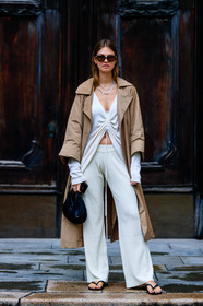 beige trench coat, camel trenchcoat, white top, white pants, knit pants, knitwear, laced top, asymmetrical top, cropped top, scale sunglasses, bottega veneta sunglasses, black sandals, flat sandals, flip flop shoes, silvered necklace, multi necklace, jacqueline zelwis, street style, jonathan paciullo, FW, frenchystyle, fashion week, MFW, MILAN, SPRING SUMMER 2021, SS 21, vertical, full length