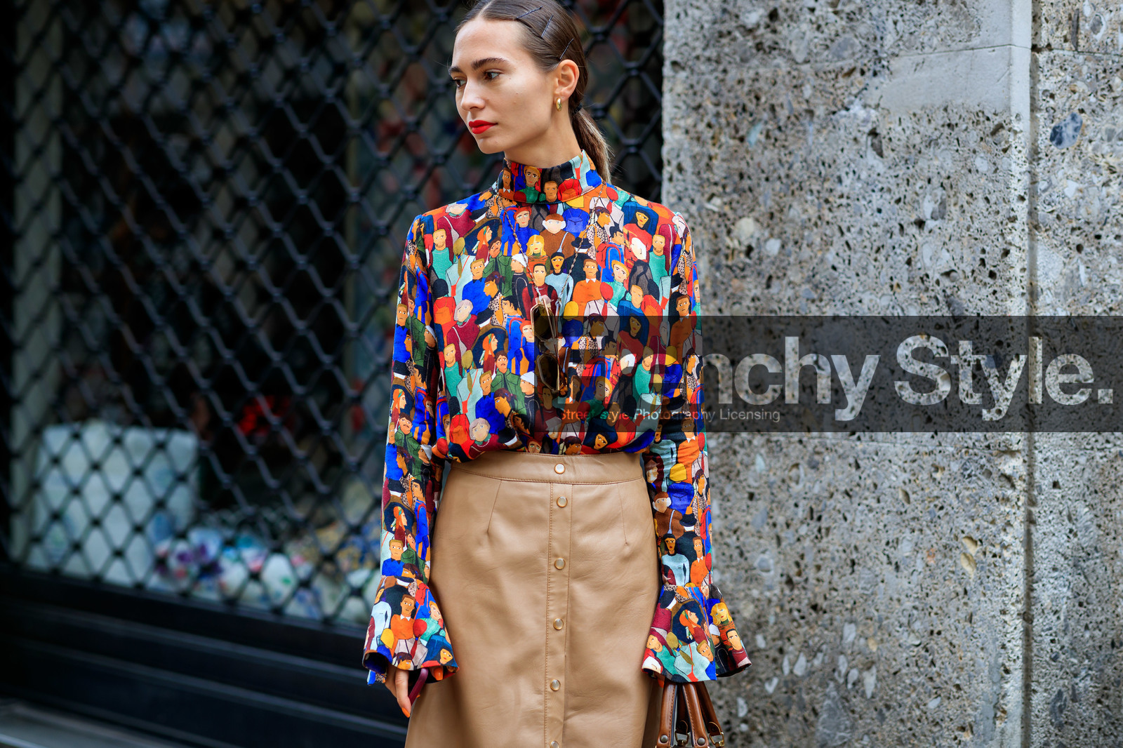 beige leather skirt, button skirt, high collar blouse, long sleeves blouse, multicolor blouse, printed blouse, ruffle sleeves, hair clip, hair details, fashion week, frenchystyle, FW, jonathan paciullo, street style, atmosphere details, detail, horizontal, MFW, MILAN, SPRING SUMMER 2020, SS 20