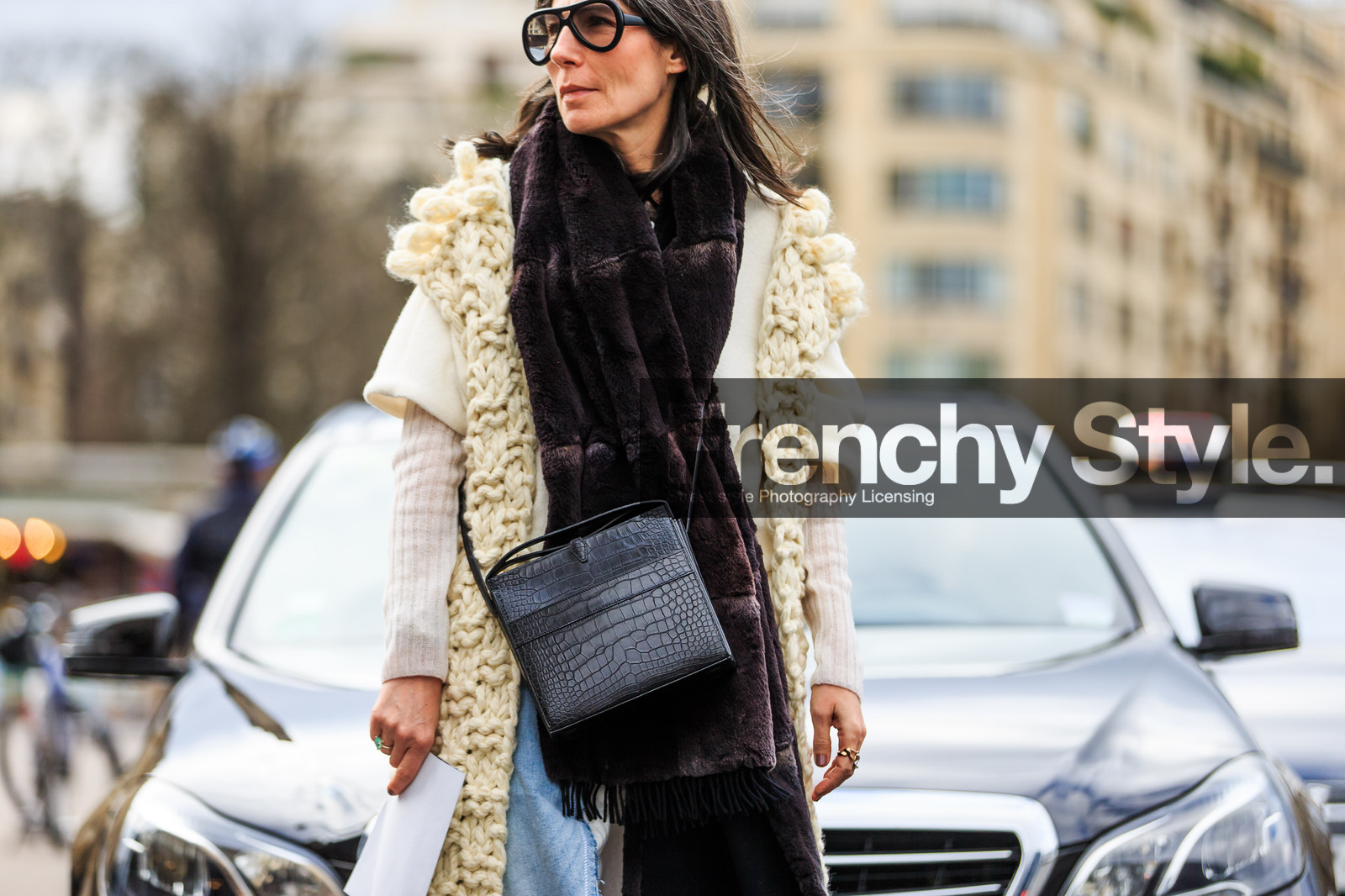 atmosphere details, AUTUMN WINTER 2016-2017, AW 16-17, black bag, blue denim, brown fur, brown scarf, clogs, denim skirt, detail, FALL WINTER 2016-2017, fashion week, frenchystyle, fur scarf, FW, FW 16-17, horizontal, jonathan paciullo, leather bag, PARIS, PFW, street style, sunglasses, Véronique Tristram, white cardigan, white coat, white jacket, white knit