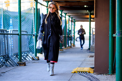 black coat, glitter, high heels, leather bag, leather shoes, shiny boots, silver shoes, sunglasses, fashion week, frenchystyle, FW, jonathan paciullo, street style, NYFW, NEW YORK, AUTUMN WINTER 2018-2019, AW 18-19, FALL WINTER 2018-2019, FW 18-19, atmosphere details, horizontal, full length