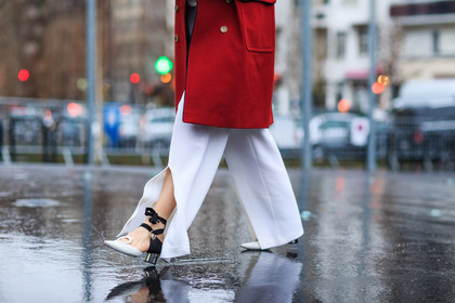 atmosphere details, AUTUMN WINTER 2016-2017, AW 16-17, detail, FALL WINTER 2016-2017, fashion week, frenchystyle, FW, FW 16-17, horizontal, jonathan paciullo, leather shoes, PARIS, PFW, red coat, shiny heels, street style, trousers, white pants, white shoes