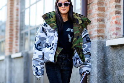 atmosphere details, AUTUMN WINTER 2017-2018, AW 17-18, black denim, black sweater, camo jacket, camouflage, canada goose, denim pants, detail, FALL WINTER 2017-2018, fashion week, frenchystyle, FW, FW 17-18, graphic jacket, green jacket, grey jacket, horizontal, jeans, jonathan paciullo, justine lee, MFW, MILAN, military jacket, oversize, printed jacket, street style, sunglasses, trousers, vêtements