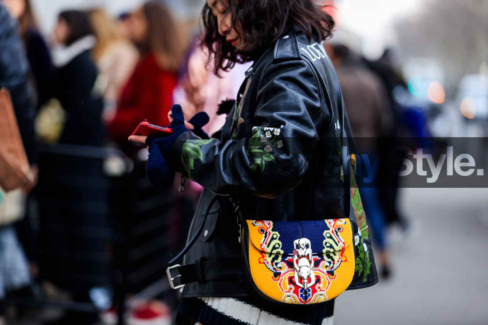 black jacket, black perfecto, embroideries, floral, flowers, graphic bag, graphic jacket, leather bag, leather jacket, leather perfecto, loewe, printed bag, printed jacket, yellow bag, fashion week, frenchystyle, FW, jonathan paciullo, street style, PFW, PARIS, AUTUMN WINTER 2018-2019, FALL WINTER 2018-2019, FW 18-19, horizontal, atmosphere details