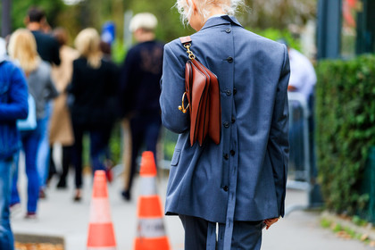 atmosphere details, back detail, blazer, brown bag, detail, fashion week, frenchystyle, FW, grey jacket, grey pants, grey suit, horizontal, jonathan paciullo, jw anderson, leather bag, olga karput, PARIS, PFW, SPRING SUMMER 2017, SS 17, street style, trousers