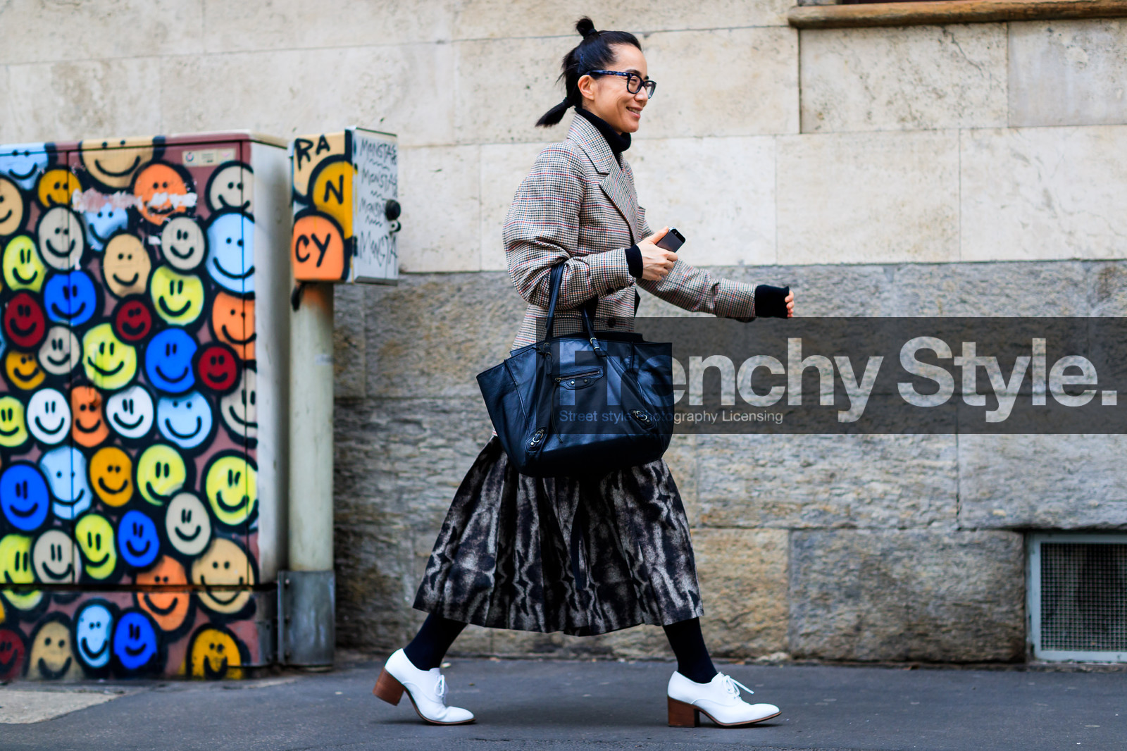 atmosphere details, AUTUMN WINTER 2017-2018, AW 17-18, beige jacket, black bag, blazer, FALL WINTER 2017-2018, fashion week, frenchystyle, full length, FW, FW 17-18, gingham, grey skirt, horizontal, jonathan paciullo, leather bag, leather shoes, MFW, MILAN, plaid, printed jacket, street style, white shoes