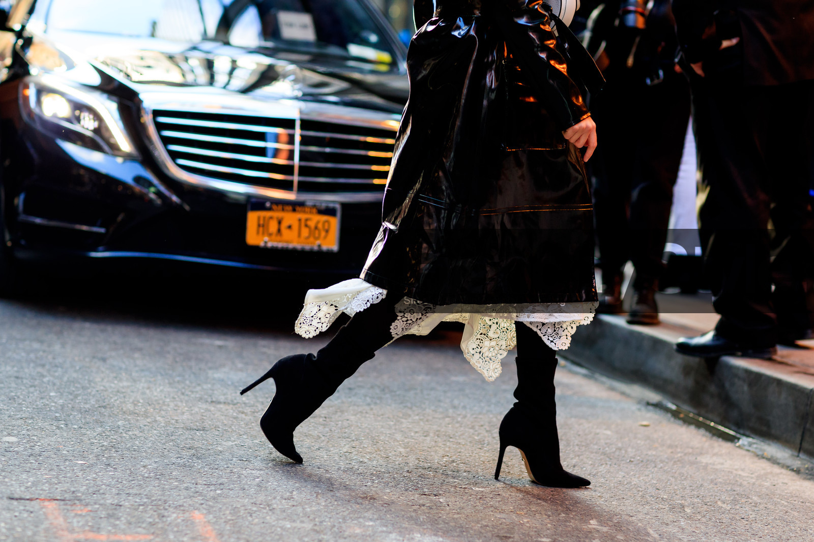 black boots, black coat, black shoes, high boots, high heels, leather coat, leather shoes, vinyl, street style, jonathan paciullo, FW, frenchystyle, fashion week, NYFW, NEW YORK, AUTUMN WINTER 2018-2019, AW 18-19, FALL WINTER 2018-2019, FW 18-19, atmosphere details, horizontal, detail