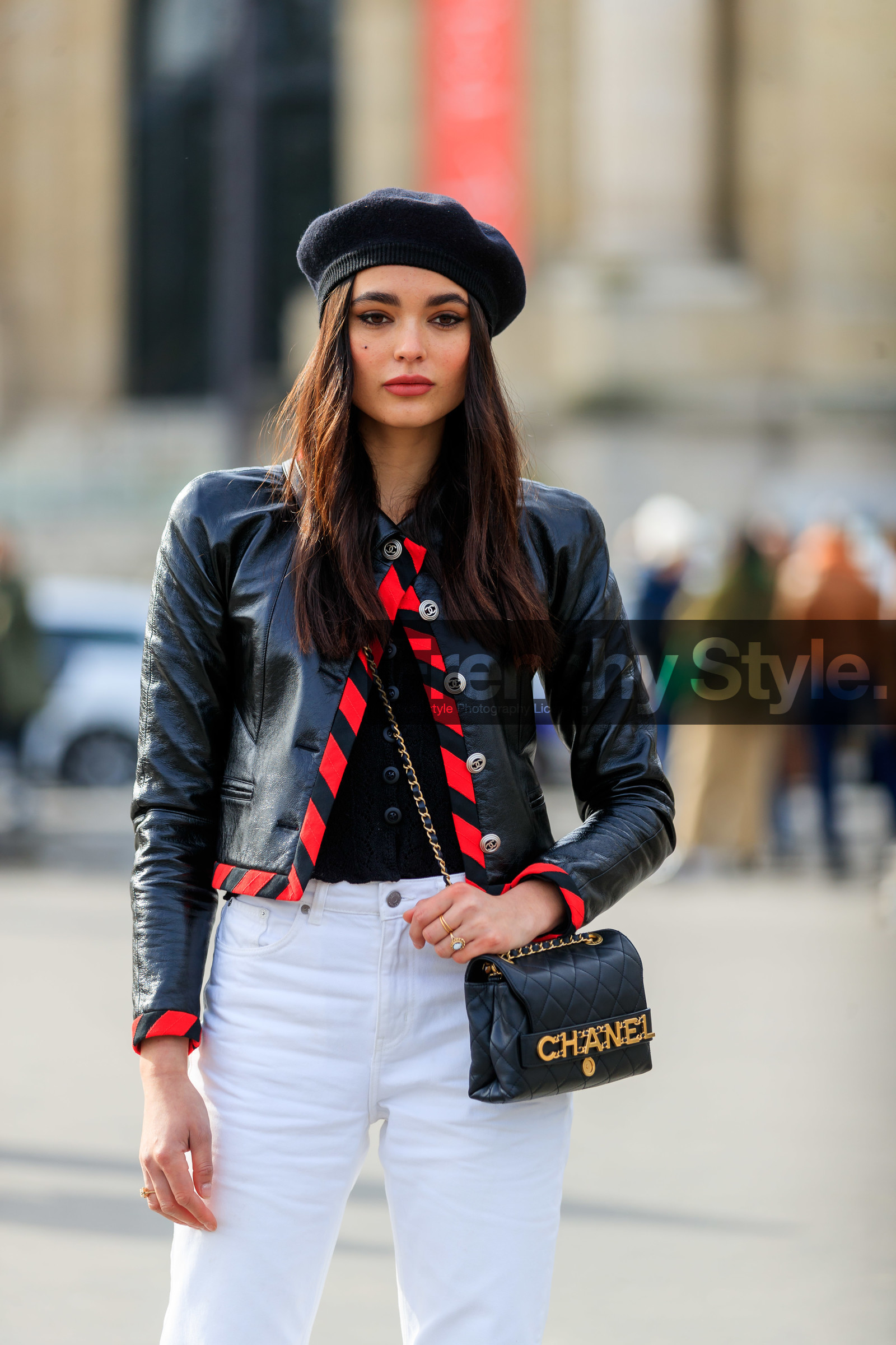 solange smith, black vinyl jacket, black beret, black hat, black cardigan, black leather bag, white jeans, denim, striped jacket, red jacket, cropped jacket, crossbody bag, golden buckle bag, quilted bag, woolen hat, chanel bag, chanel jacket, fashion week, frenchystyle, FW, jonathan paciullo, street style, PFW, PARIS, vertical, atmosphere details, detail
