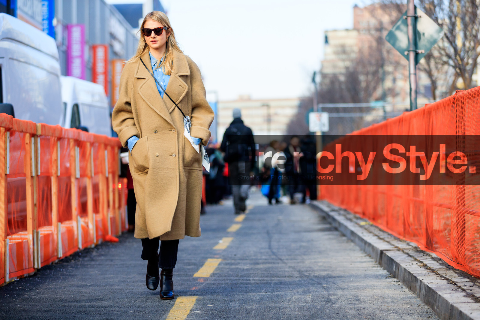 atmosphere details, AUTUMN WINTER 2017-2018, AW 17-18, bandana, black boots, black shoes, blue denim, camel coat, denim shirt, FALL WINTER 2017-2018, fashion week, frenchystyle, full length, FW, FW 17-18, high heels, horizontal, jonathan paciullo, leather shoes, NEW YORK, NYFW, overcoat, street style, sunglasses, trousers