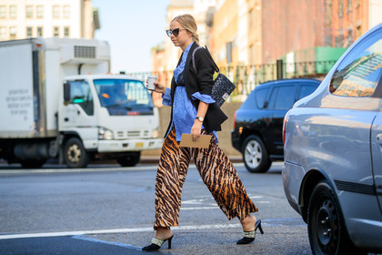 animal print, atmosphere details, black bag, black bra, black jacket, black shoes, blazer, blue shirt, brown pants, chanel, chloe king, fashion week, frenchystyle, full length, FW, graphic pants, graphic shirt, high heels, horizontal, jonathan paciullo, leather bag, leather shoes, NEW YORK, NYFW, printed pants, printed shirt, SPRING SUMMER 2018, SS 18, street style, striped shirt, sunglasses, trousers, zebra