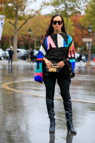 black pullover, multicolor pullover, chanel bag, chanel pullover, chanel necklace, letters necklace, chocker, choker necklace, choker necklace, lurex pullover, golden pullover, golden bag, black leather bag, animal skin bag, black pants, black leather boots, carrot pants, high boots, PARIS, PFW, SPRING SUMMER 2020, SS 20, fashion week, frenchystyle, FW, jonathan paciullo, street style, vertical, full length