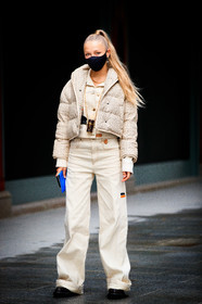 regina anikiy, white coat, white jeans, white jacket, down jacket, monogrammed coat, louis vuitton coat, louis vuitton pants, louis vuitton jacket, louis vuitton belt, louis vuitton total look, louis vuitton necklace, monogrammed necklace, box bag, long necklace, golden necklace, belted jacket, denim, denim jacket, denim total look, white total look, baggy pants, loose jeans, covid face mask, PARIS, PFW, fashion week, frenchystyle, FW, jonathan paciullo, street style, SPRING SUMMER 2021, SS 21, vertical, full length