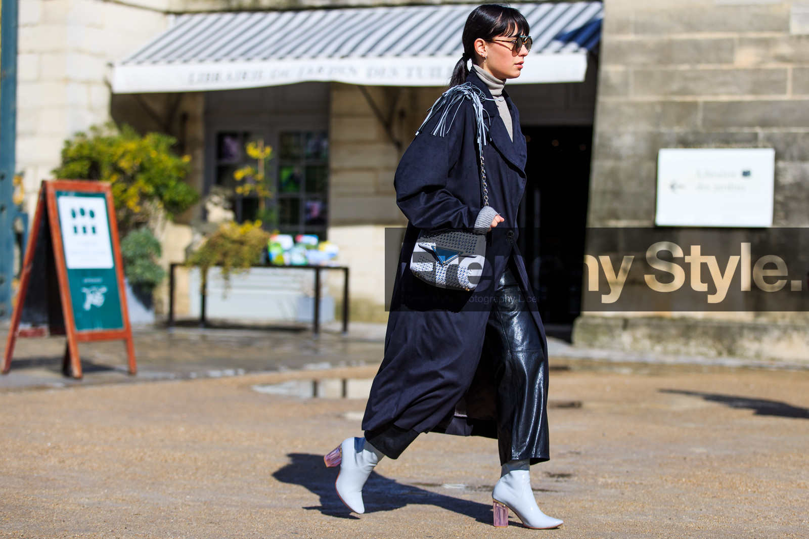 atmosphere details, AUTUMN WINTER 2016-2017, AW 16-17, black boots, black coat, black pants, FALL WINTER 2016-2017, fashion week, frenchystyle, fringes, full length, FW, FW 16-17, horizontal, jonathan paciullo, leather bag, leather boots, leather pants, marta pozan, PARIS, PFW, sara battaglia, street style, studded bag, trousers, white bag