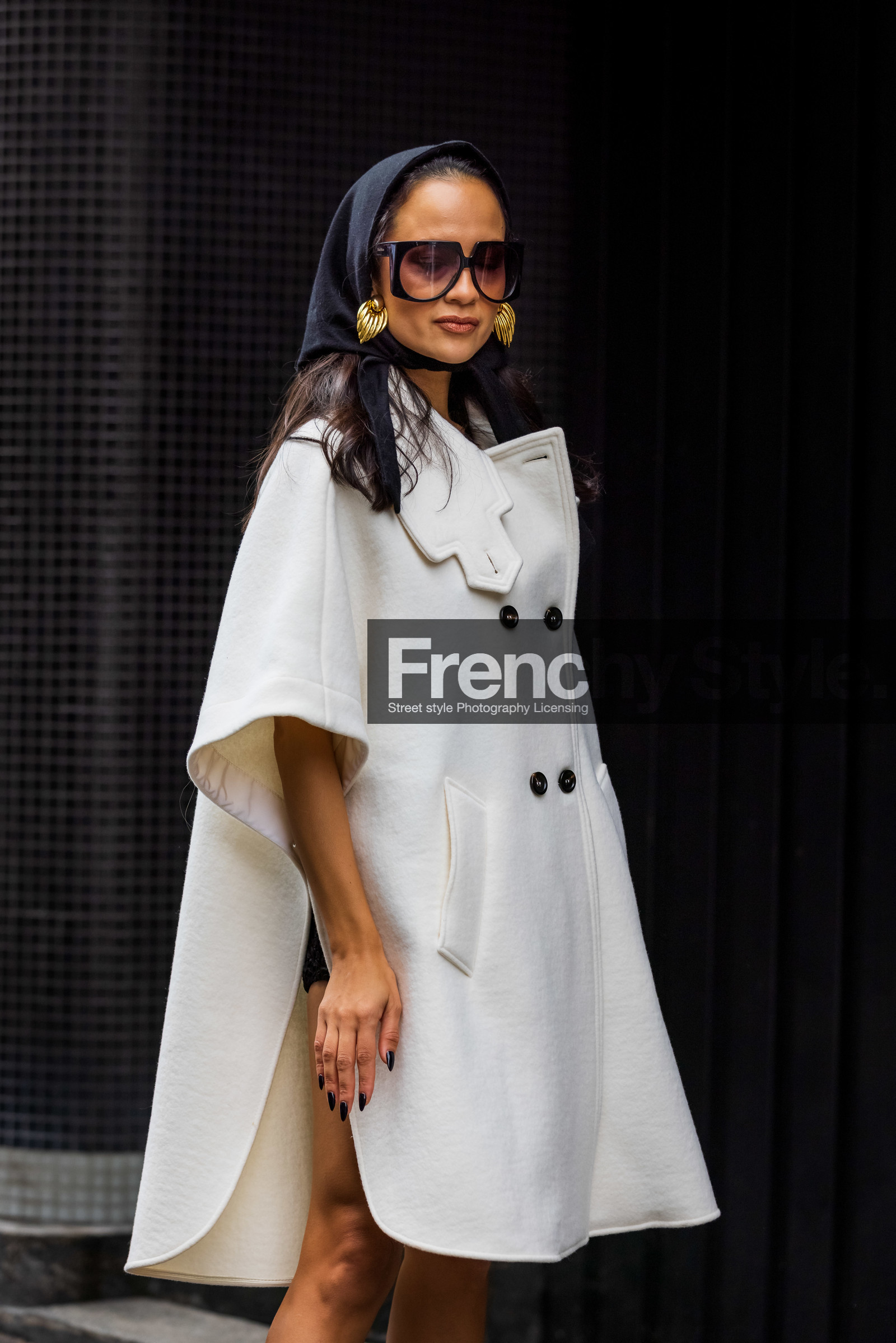 Anna Vitiello, black hood, earrings, gold earrings, hood, maxmara look, oversized coat, oversized sunglasses, sunglasses, white coat, fashion week, frenchystyle, FW, jonathan paciullo, street style, MFW, MILAN, SPRING SUMMER 2022, SS 22, vertical, atmosphere details, detail