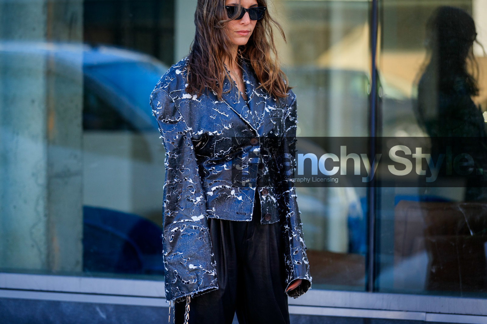 black sunglasses, black leather jacket, black leather pants, carrot pants, used jacket, fashion week, frenchystyle, FW, jonathan paciullo, street style, AUTUMN WINTER 2020-2021, FALL WINTER 2020-2021, FW 20-21, horizontal, atmosphere details, detail, NYFW, NEW YORK