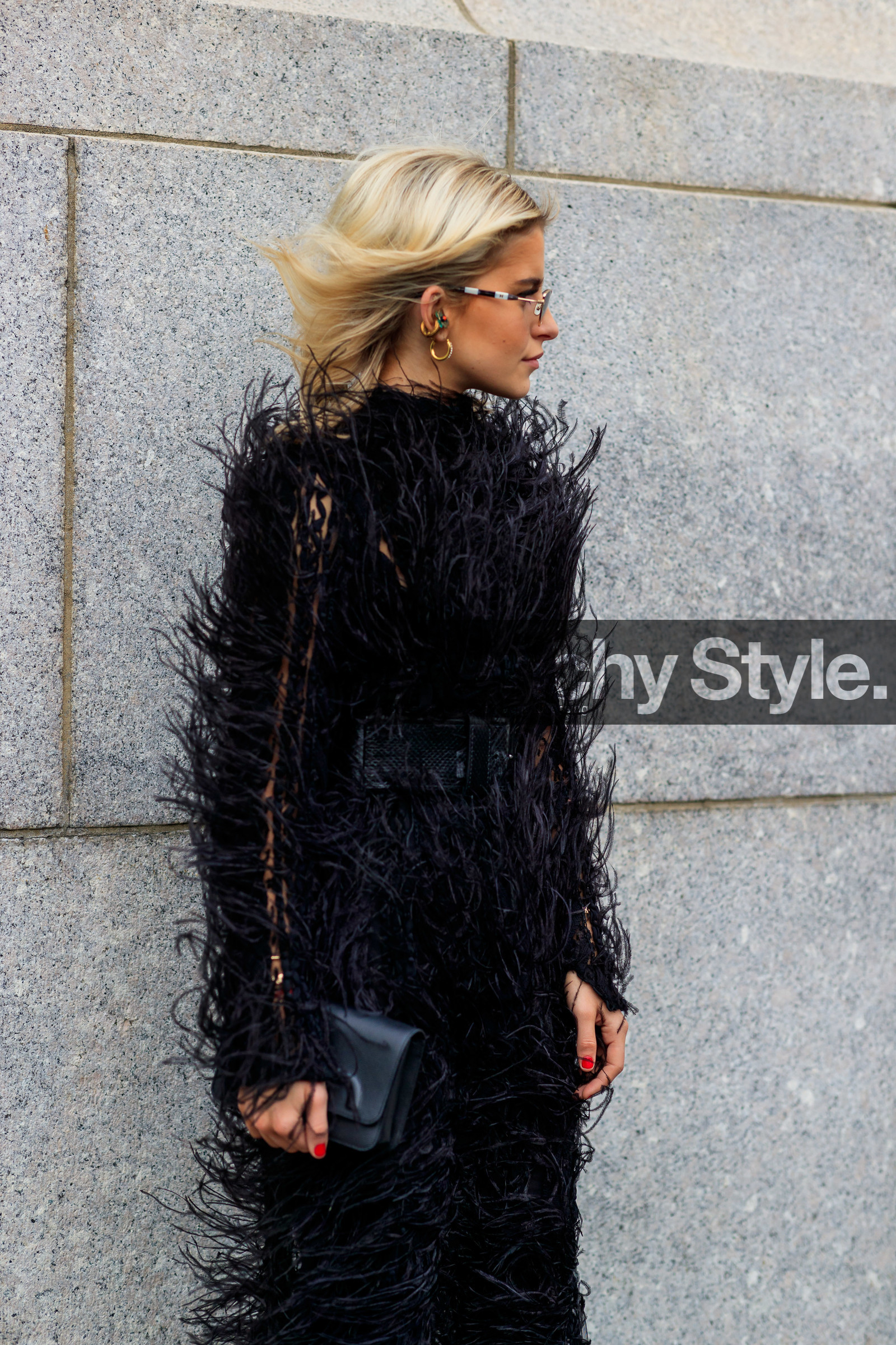 black bag, black belt, black dress, caro daur, carolina herrera, earrings, feathers, leather bag, sunglasses, tone on tone, total look black, street style, jonathan paciullo, frenchystyle, NYFW, NEW YORK, AUTUMN WINTER 2019-2020, AW 19-20, FALL WINTER 2019-2020, FW 19-20, fashion week, FW, vertical, atmosphere details, detail