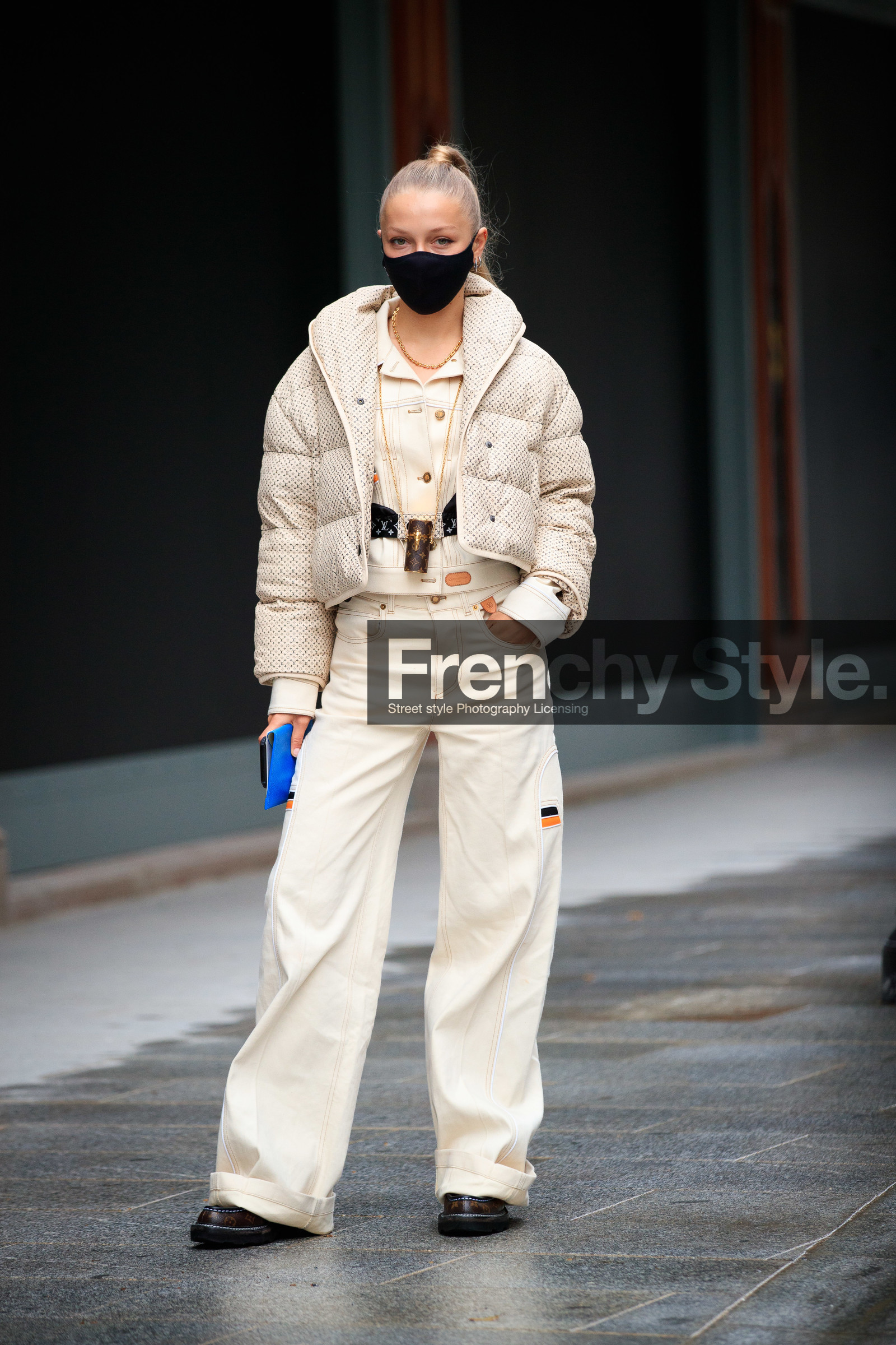 regina anikiy, white coat, white jeans, white jacket, down jacket, monogrammed coat, louis vuitton coat, louis vuitton pants, louis vuitton jacket, louis vuitton belt, louis vuitton total look, louis vuitton necklace, monogrammed necklace, box bag, long necklace, golden necklace, belted jacket, denim, denim jacket, denim total look, white total look, baggy pants, loose jeans, covid face mask, PARIS, PFW, fashion week, frenchystyle, FW, jonathan paciullo, street style, SPRING SUMMER 2021, SS 21, vertical, full length