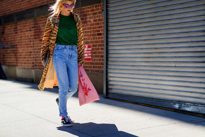 animal print, atmosphere details, black sneakers, blue denim, brown coat, denim pants, detail, fashion week, frenchystyle, fun sunglasses, FW, graphic bag, green sweater, horizontal, jeans, jonathan paciullo, leather bag, NEW YORK, NYFW, pink bag, printed bag, printed coat, shiny bag, SPRING SUMMER 2018, SS 18, street style, striped bag, sunglasses, trousers, vans, zebra