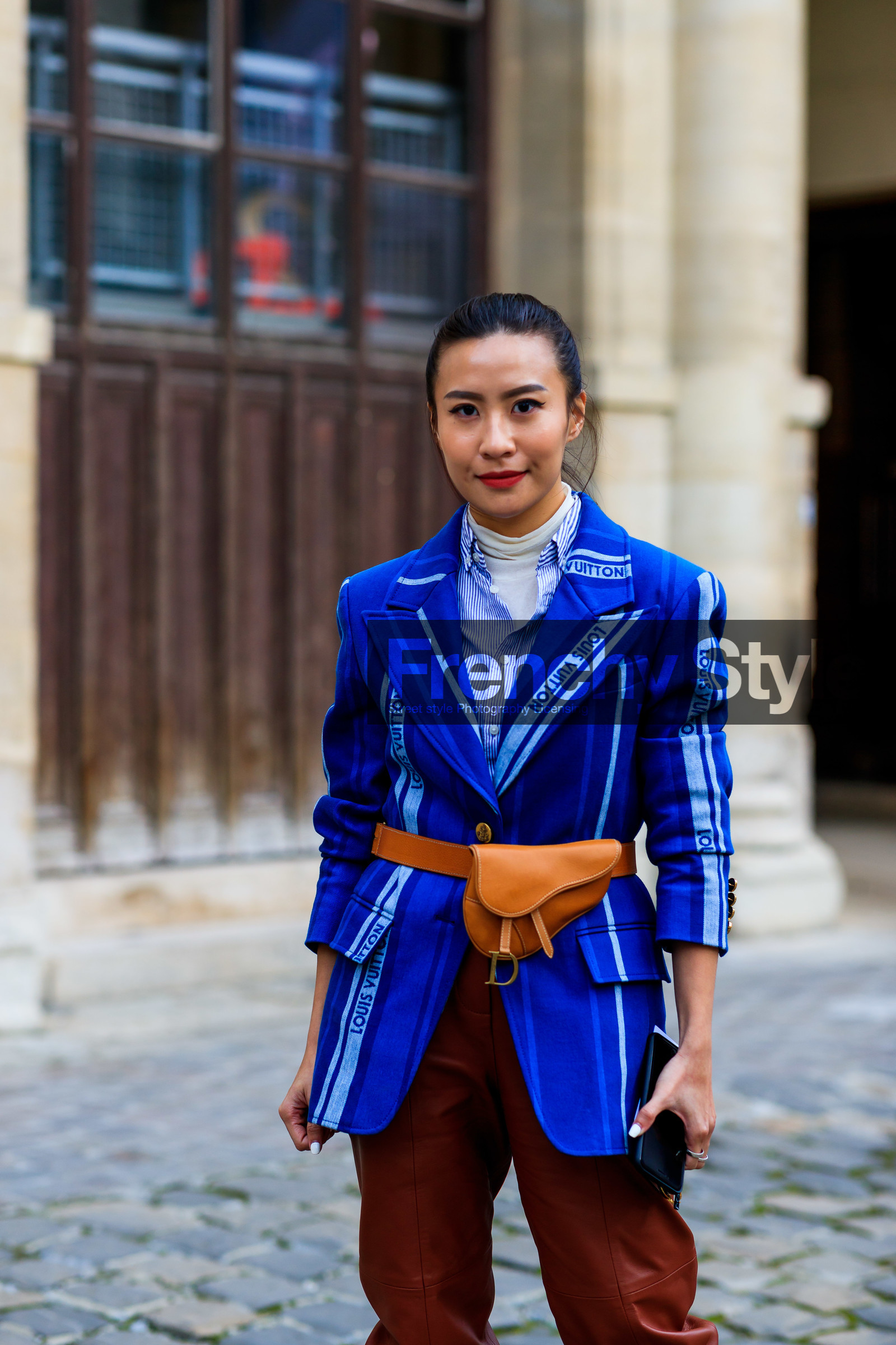 blazer, blue jacket, blue shirt, brown pants, camel bag, christian dior, fanny pack, graphic jacket, leather bag, leather pants, louis vuitton, printed jacket, red lips, saddle bag, trousers, PARIS, PFW, street style, jonathan paciullo, FW, frenchystyle, fashion week, AUTUMN WINTER 2019-2020, AW 19-20, FALL WINTER 2019-2020, FW 19-20, vertical, atmosphere details, detail
