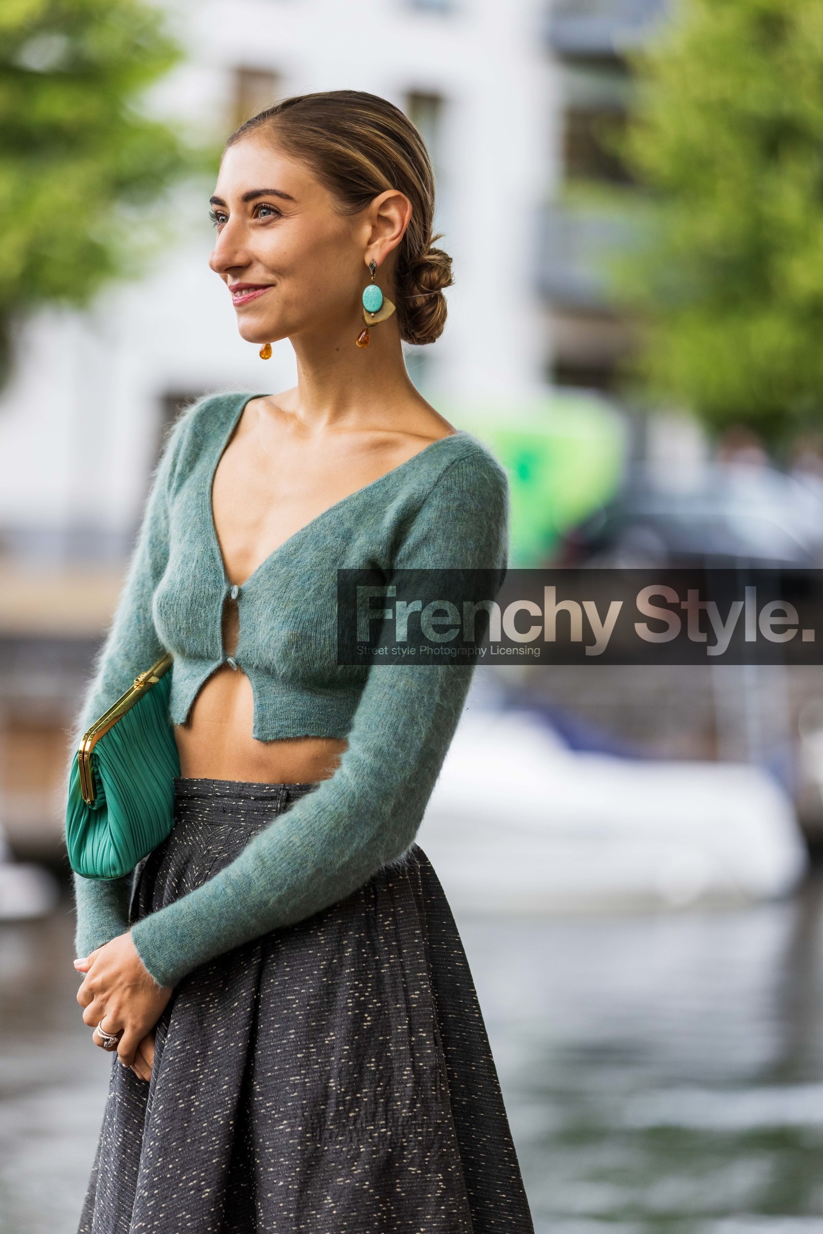 Jenny M Walton, green cardigan, green clutch, green earrings, stone earrings, dangling earrings, low necked cardigan, cropped cardigan, tweed skirt, grey skirt, fashion week, frenchystyle, FW, jonathan paciullo, street style, SPRING SUMMER 2022, SS 22, COPENHAGEN, CPHFW, vertical, atmosphere details