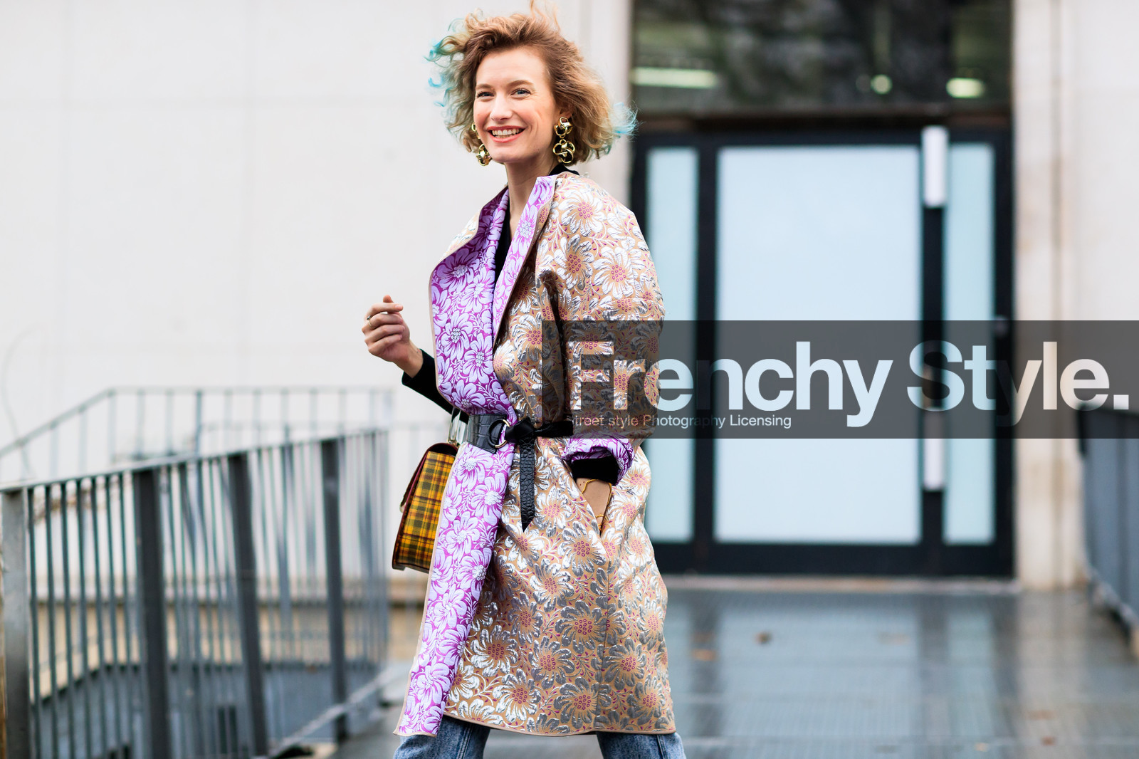 atmosphere details, AUTUMN WINTER 2017-2018, AW 17-18, black belt, blue denim, checked bag, chinese print, denim pants, detail, dyed hair, earrings, FALL WINTER 2017-2018, fashion week, floral, flower, frenchystyle, FW, FW 17-18, graphic bag, horizontal, japanese print, jeans, jonathan paciullo, leather bag, leather belt, PARIS, PFW, pink jacket, plaid, printed bag, printed jacket, street style, tartan, trousers, yellow bag, zanita whittington